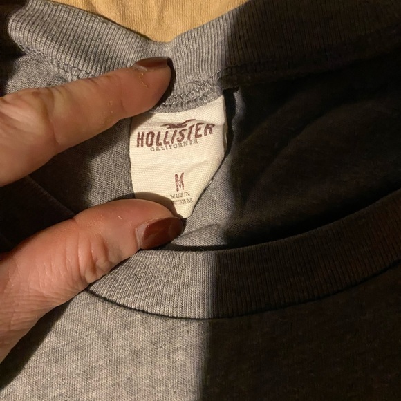 Short sleeve Hollister size medium - Picture 2 of 2